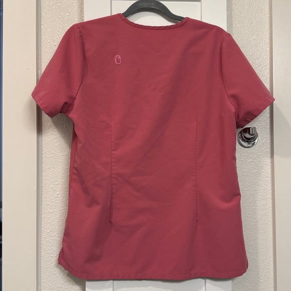 FIGS Catarina One‑Pocket Scrub Top — Pink Quartz (Breast Cancer Edition) - Picture 3 of 6